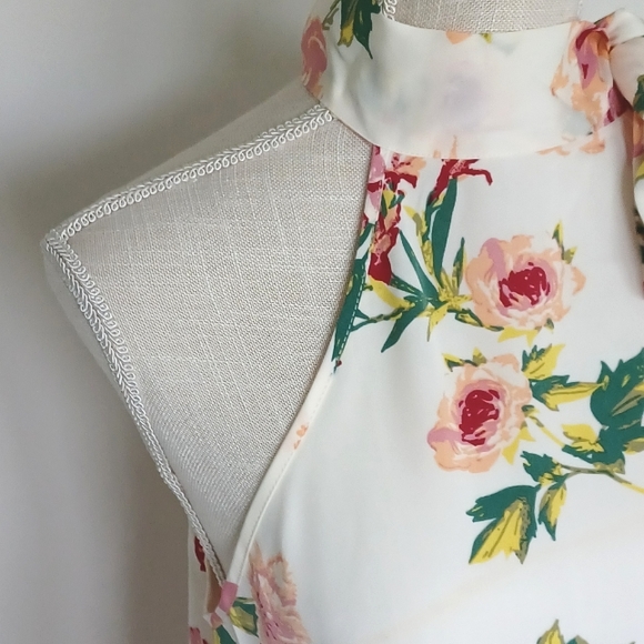 Amoli Floral Print Halter Blouse Size M - Picture 6 of 12